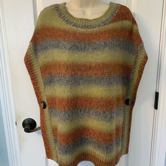 The Limited Wool Blend, Fall Color, Poncho with Side Buttons! ❤️ - Picture 3 of 6